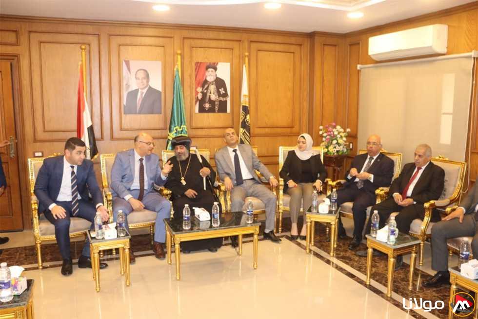 محافظ وقيادات القليوبية يهنئون الأقباط بمناسبة عيد القيامة المجيد