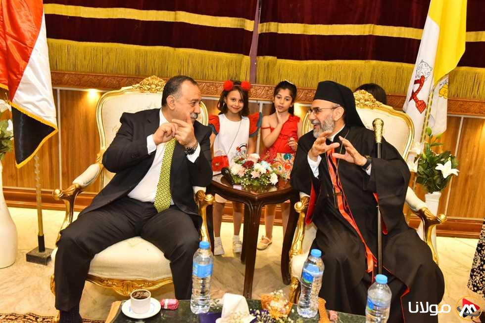 وفد من محافظة أسيوط يزور الكنائس لتقديم التهاني للأقباط بمناسبة عيد القيامة المجيد