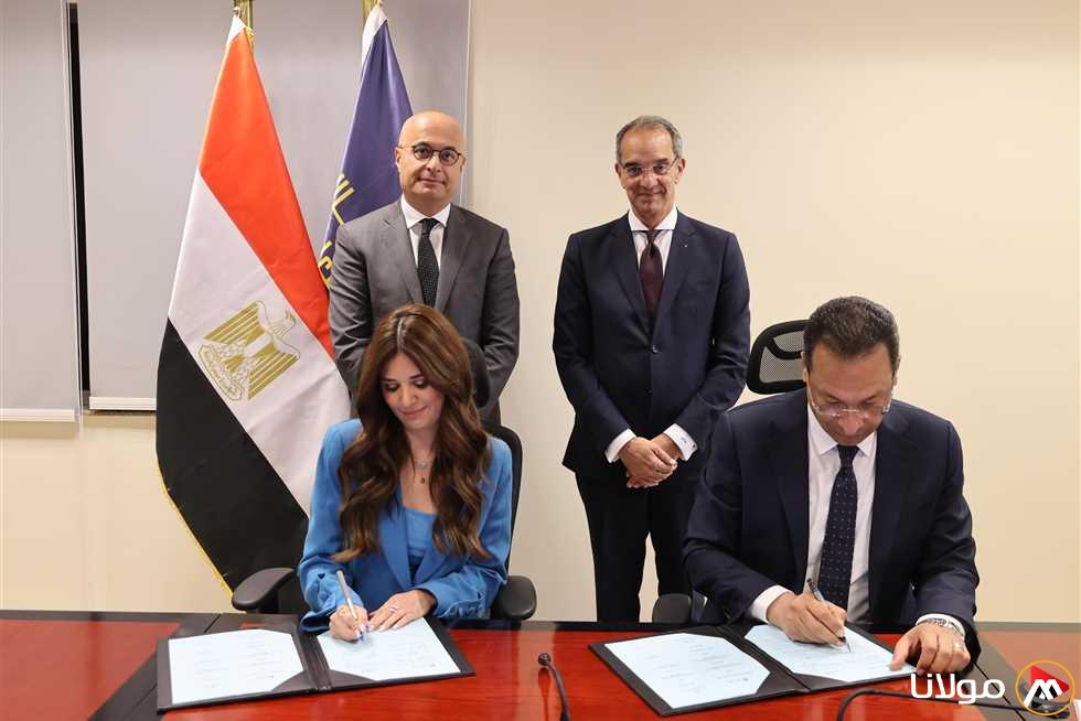 شراكة بين وزارة الاتصالات ومايكروسوفت لتأهيل 100 ألف شاب وموظف في مجال تقنيات الذكاء الاصطناعي حتى عام 2030