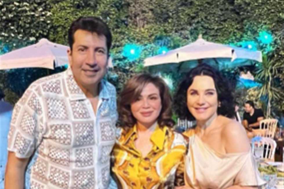 بعد إبعادها من نقابة الفنانين في سوريا.. إلهام شاهين تؤيد سلاف فواخرجي: “مصر هي بلدك الثاني”