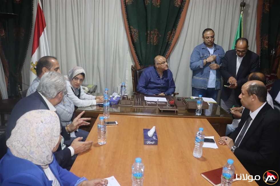 في مدينة القناطر الخيرية.. محافظ القليوبية يلتقي المواطنين للاستماع إلى مطالبهم وشكاواهم.