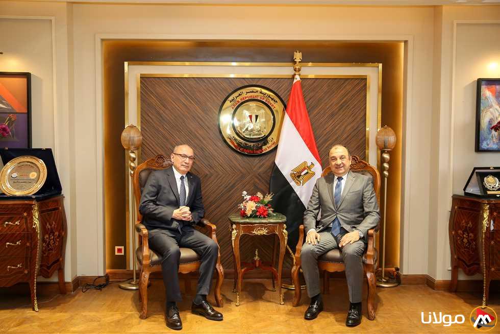 وزير الأعمال العامة يناقش مع السفير التركي في القاهرة سبل تعزيز التعاون الاقتصادي والاستثماري.