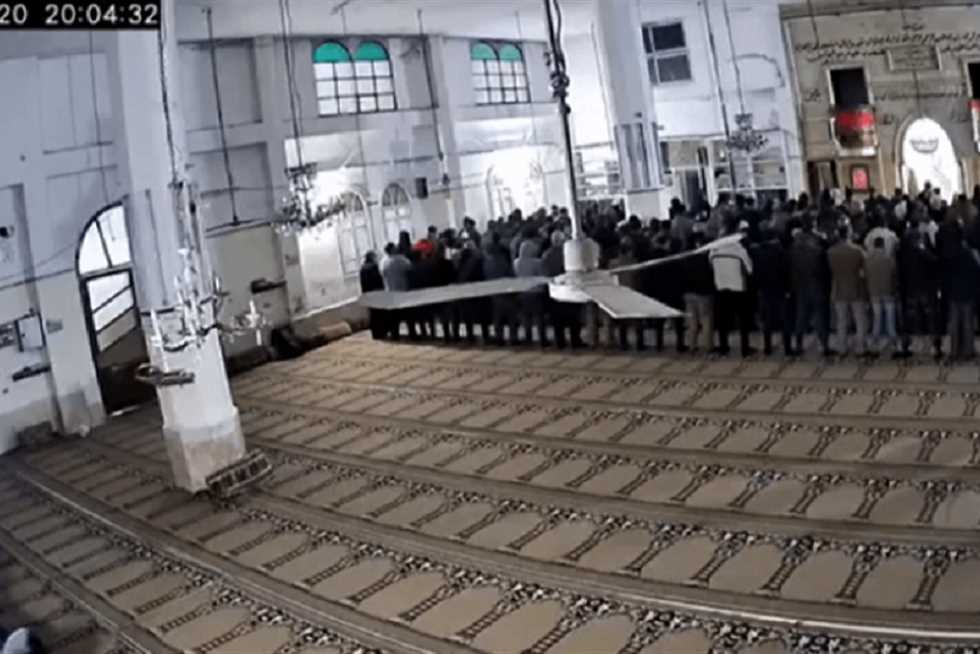 «هروب المصلين من زلزال تركيا».. ما مدى صحة الفيديو المتداول؟