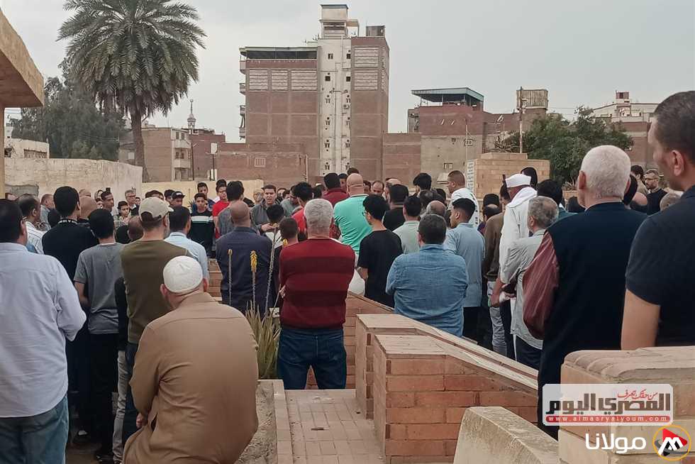 طالب إعدادي يسقط مغشيًا في المدرسة: المئات يودعون جثمانه في البحيرة