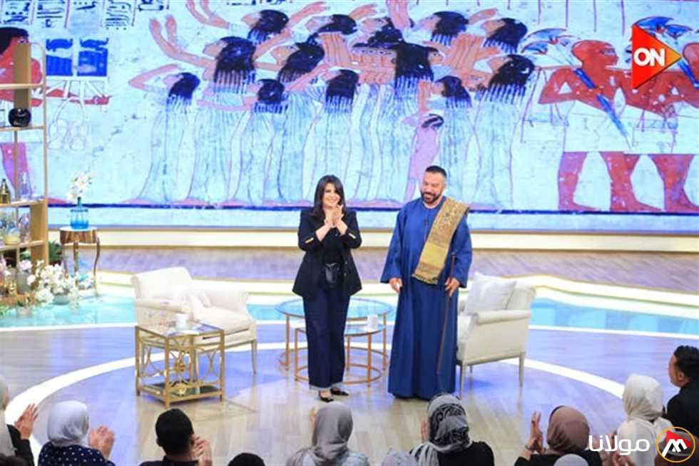 محمد خميس في ضيافة برنامج «معكم منى الشاذلي» متجسدًا في الجلباب الصعيدي