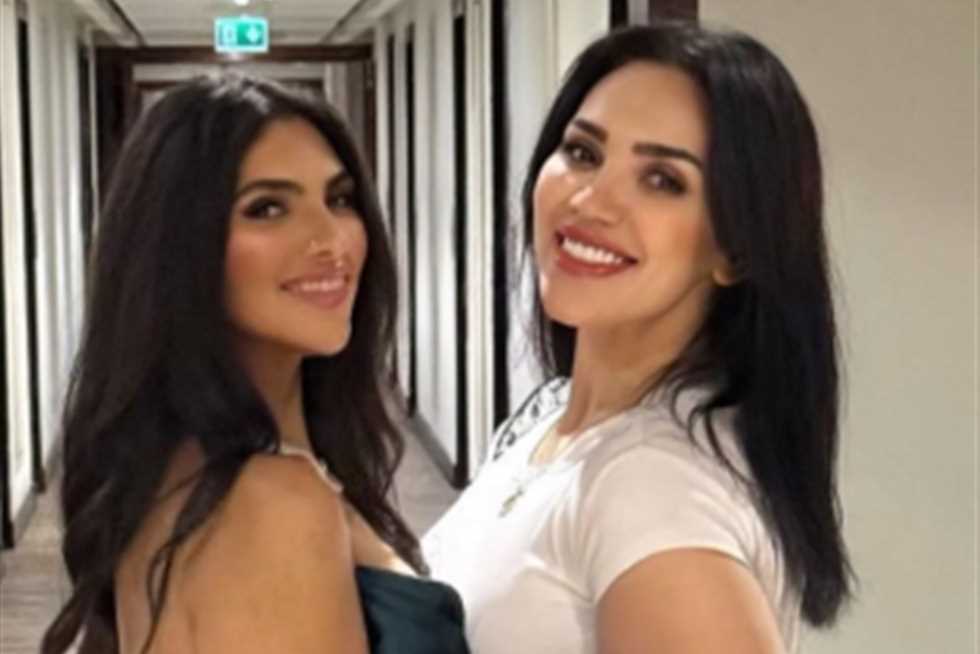 منى فاروق تُعبّر عن سعادتها بنجاح ابنتها في إنهاء المرحلة الدراسية: “أهم حدث في حياتي” (صور)