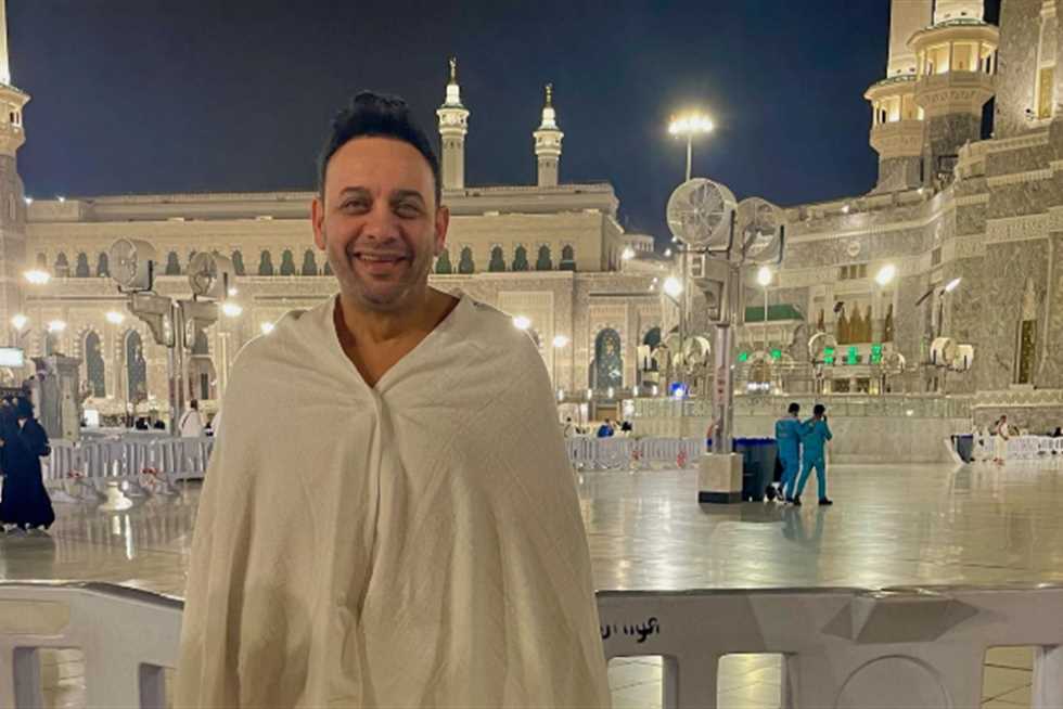 مصطفى قمر يشارك في مناسك العمرة ويقول: «اللهم زد هذا البيت تعظيمًا وإجلالًا» مع صور مميزة