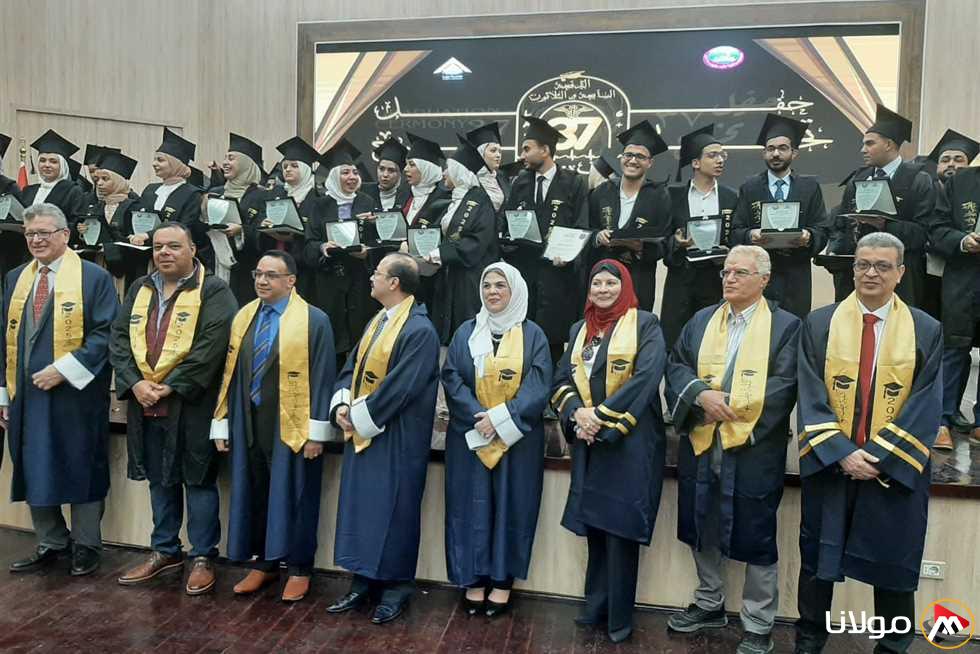 احتفالات خريجي الدفعة السابعة والثلاثين في طب بنها.. تكريم وكلمات ملهمة (صور)