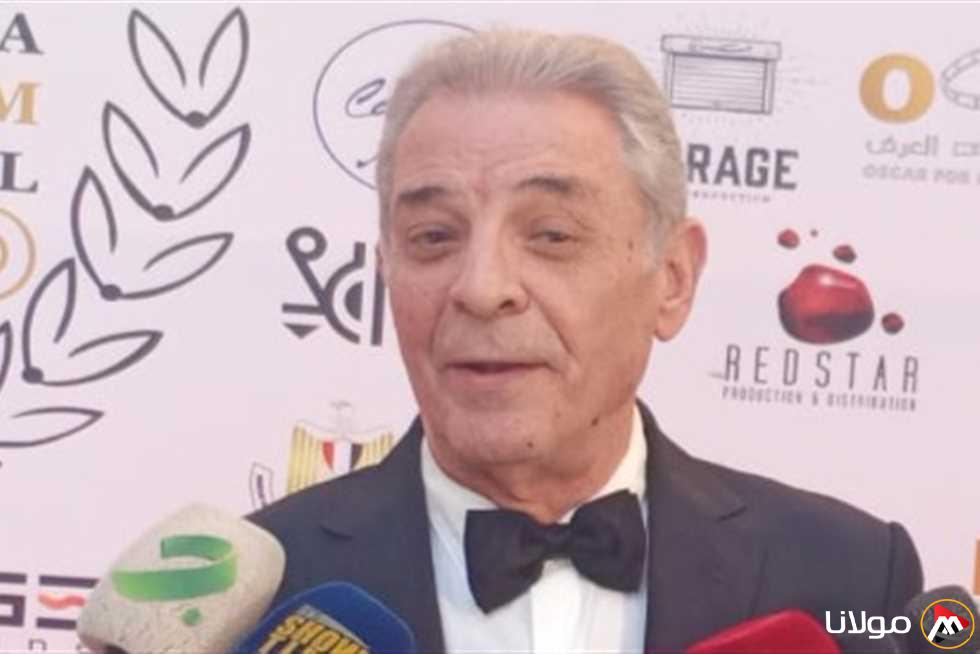 محمود حميدة يدعو إلى تشريع ينظم تصوير جنازات الفنانين لضمان الخصوصية والاحترام