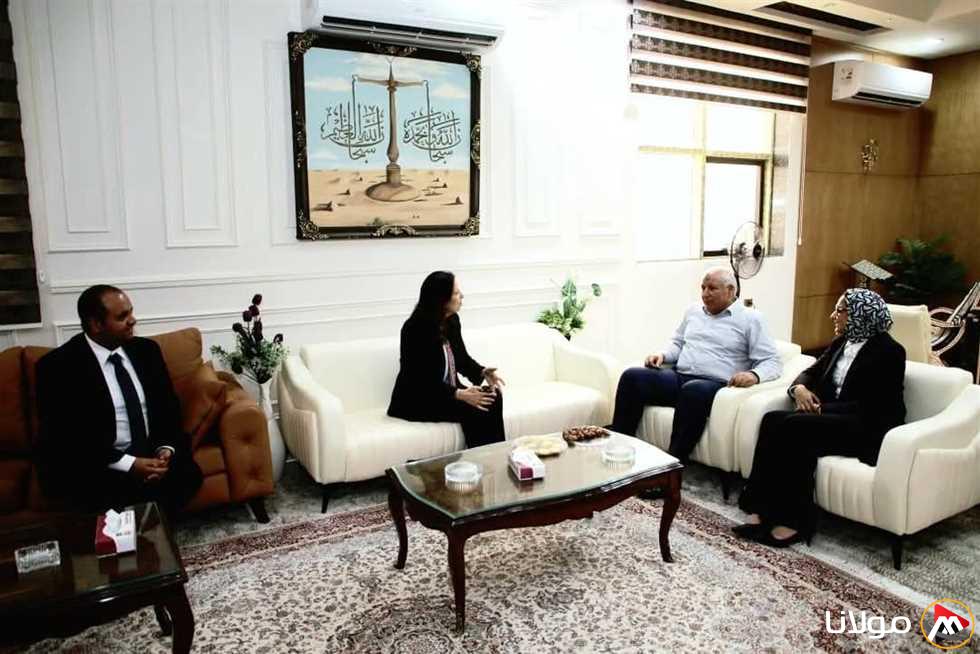 محافظ الوادي الجديد يستقبل وفد فولبرايت مصر لبحث فرص المنح التعليمية