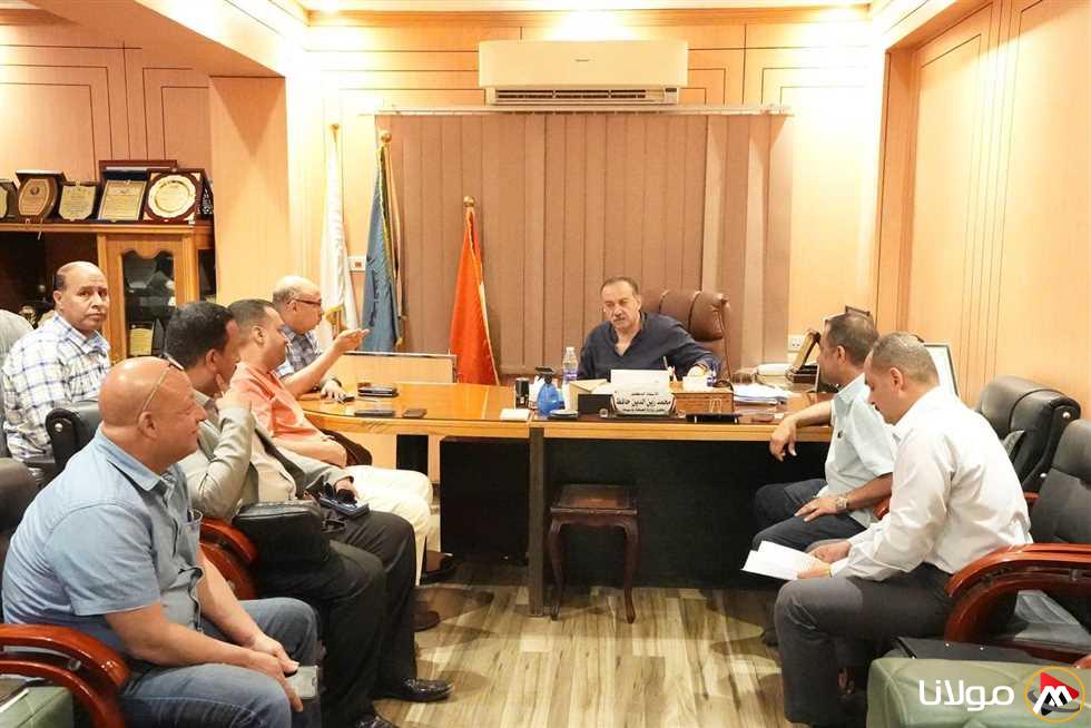 محافظ أسيوط يستعرض طرق تعزيز الخدمات الصحية واستغلال الإمكانيات المتاحة لتحسين الرعاية الصحية