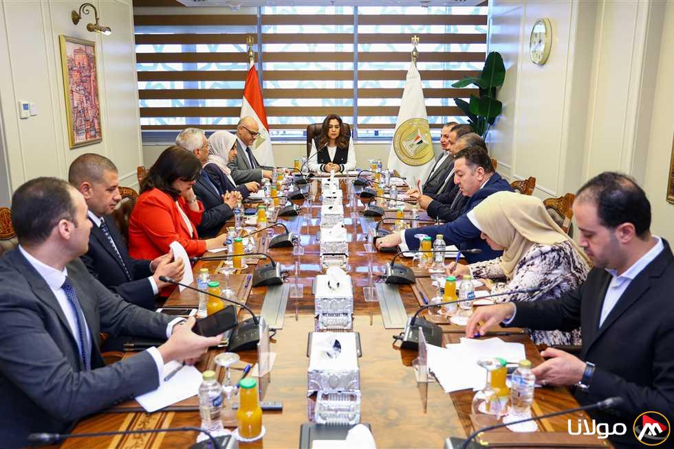 وزيرة التنمية المحلية ومحافظ القليوبية يناقشان فرص الاستثمار واستغلال الأراضي الحضرية