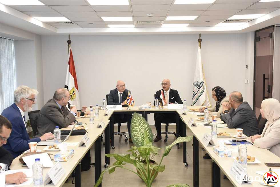 رئيس جامعة عين شمس يستقبل وفد جامعة إكستر البريطانية لتعزيز التعاون الأكاديمي والبحثي بين الجانبين