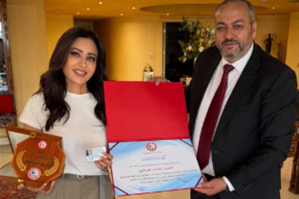 تكريم لطيفة من قبل نقابة المهن الموسيقية التونسية في القاهرة