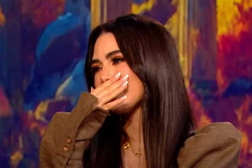 جليلة المغربية تتأثر وتبكي على الهواء بسبب تامر حسني.. تفاصيل حالتها النفسية الصعبة (فيديو)