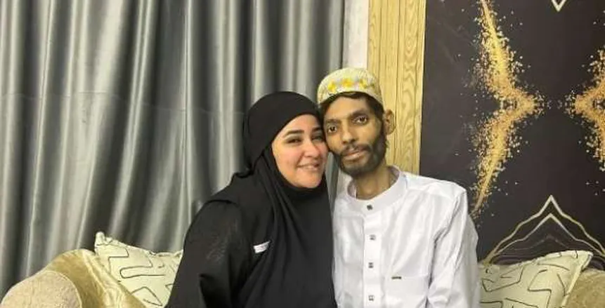 انهيار زوجة إبراهيم شيكا لاعب الزمالك الراحل في عزائه (فيديو)