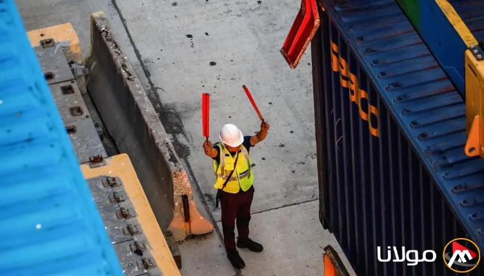 في ظل تفضيل خيارات غير مرضية.. الشركات تسعى للنجاة من فوضى التعريفات التي فرضها ترامب.