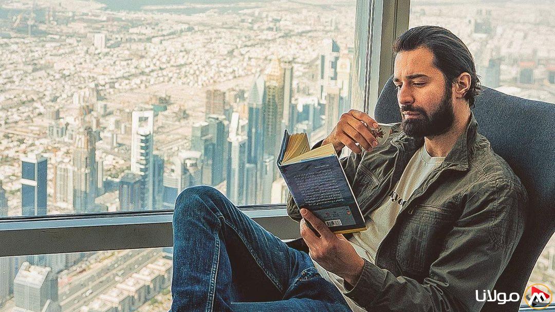 بتعب واضح.. أحمد حاتم يسافر إلى دبي