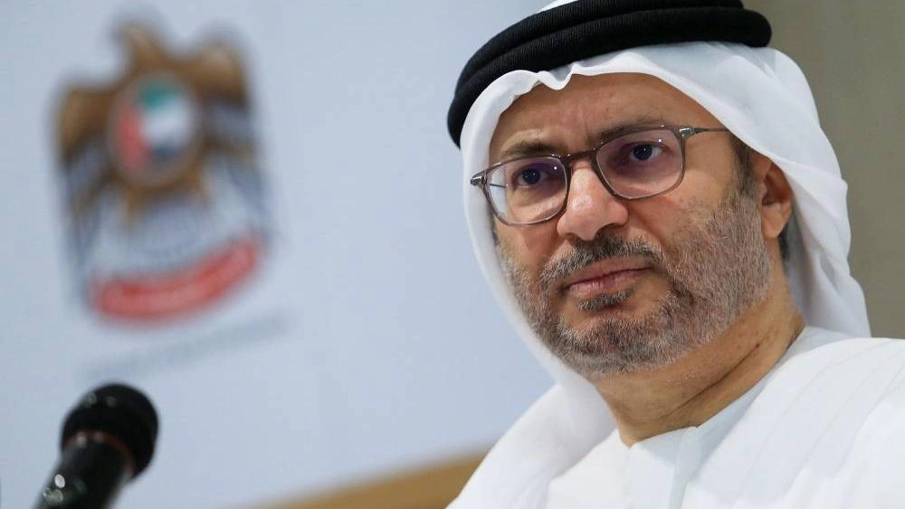 قرقاش يدعو إلى وقف فوري للحرب من أجل السلام والاستقرار