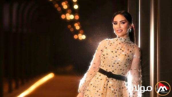 مي فاروق تتألق بفستان طويل في حفلها بالرياض
